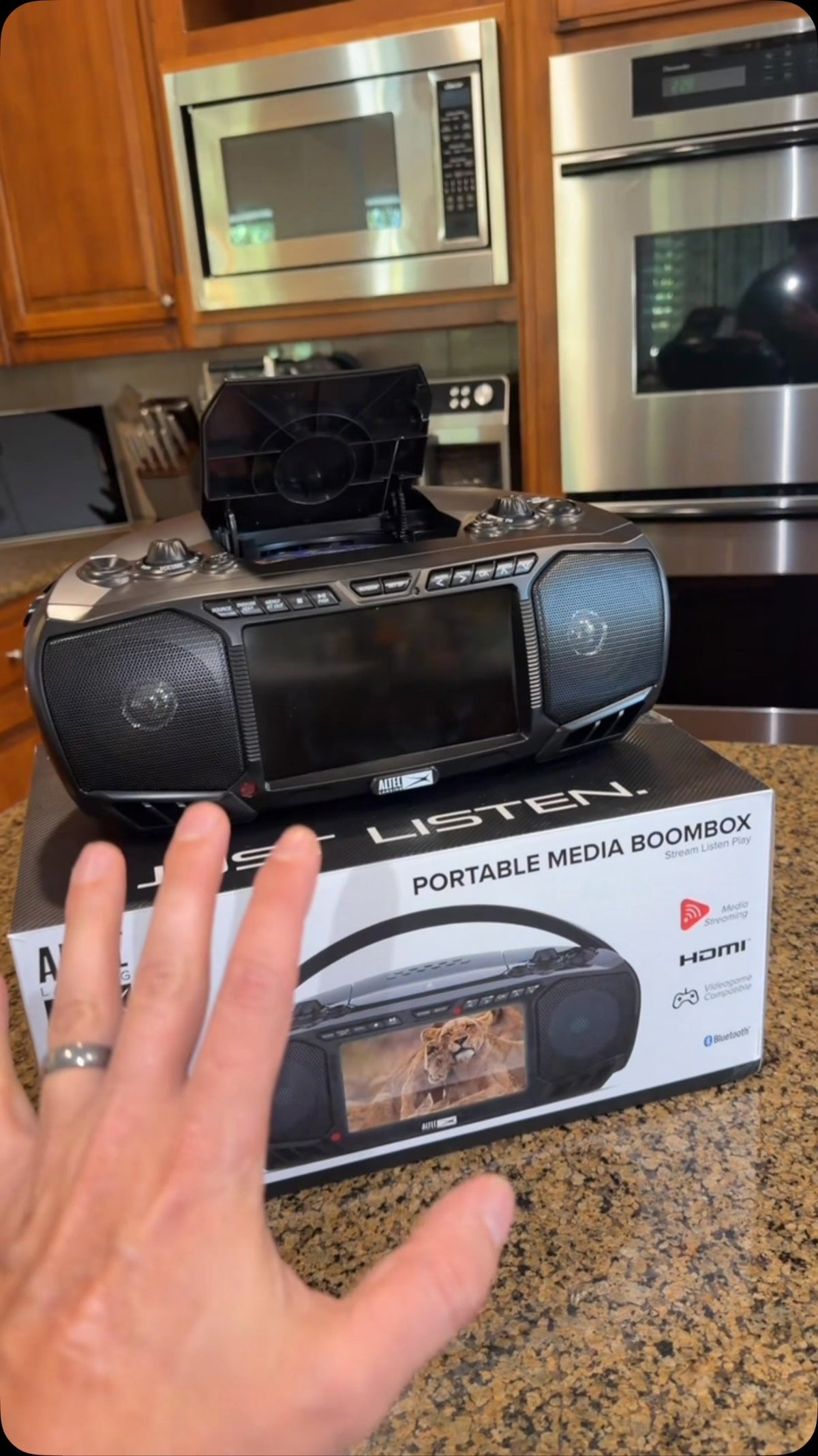 Altec Lansing Screen Boombox Review: This Thing Is Crazy